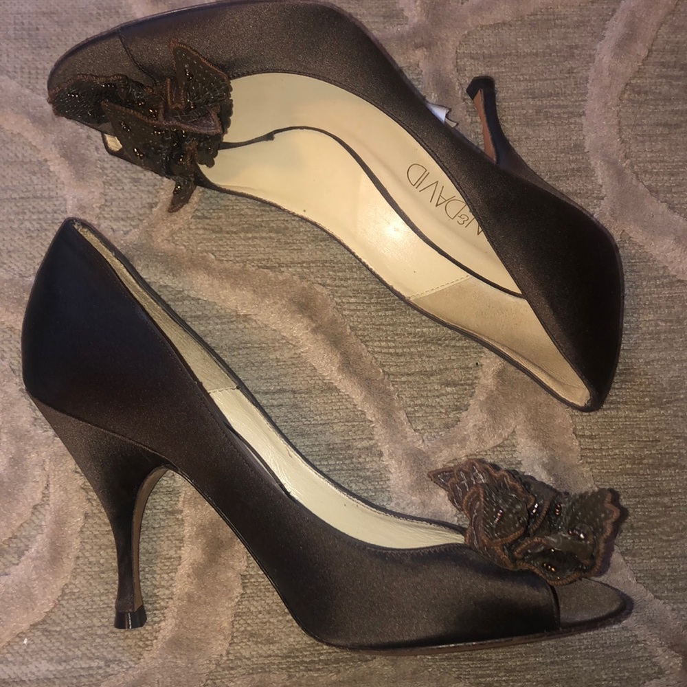 NWT🌷JOAN & DAVID🌷Brown satin bead peep toe pump